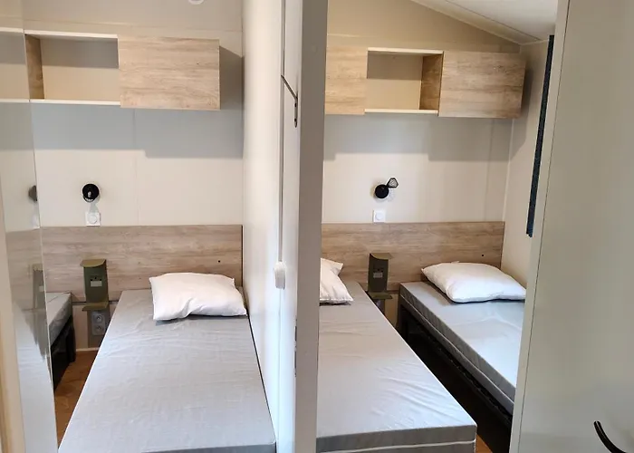 Mobil Neuf 6-8 Places En 4etoiles Cyprien